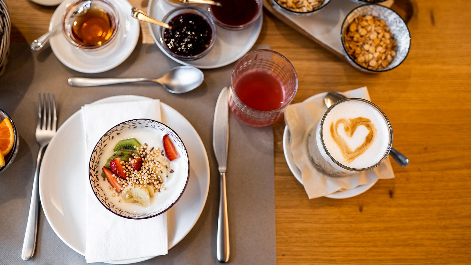 Joghurt mit Obst in Hotel Feichter Bozen